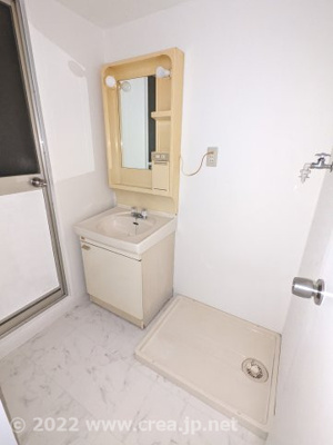 【洗面所】 | シャトル駒林 | 明るい洗面所です