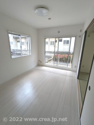 【居間・リビング】 | シャトル駒林 | こちらの居間で趣味の時間をお楽しみください