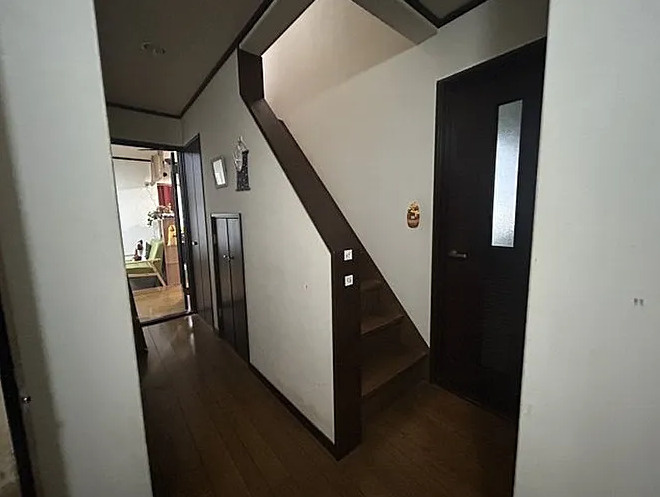 神川町大字原新田　中古580の玄関