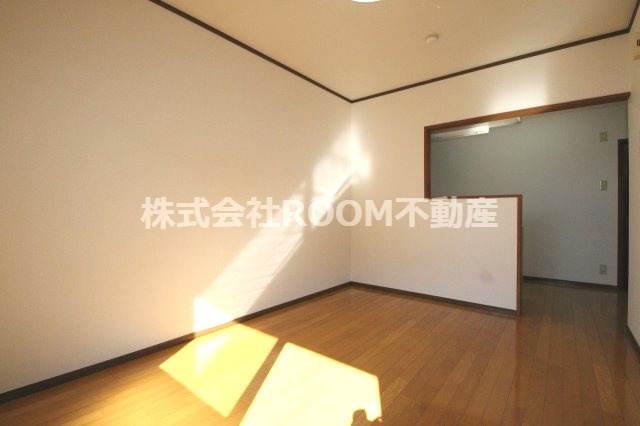 GLORIAの居間・リビング|こちらのリビングで趣味の時間をお楽しみください