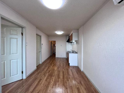 【居間・リビング】 | レジデンス向野 | リビング