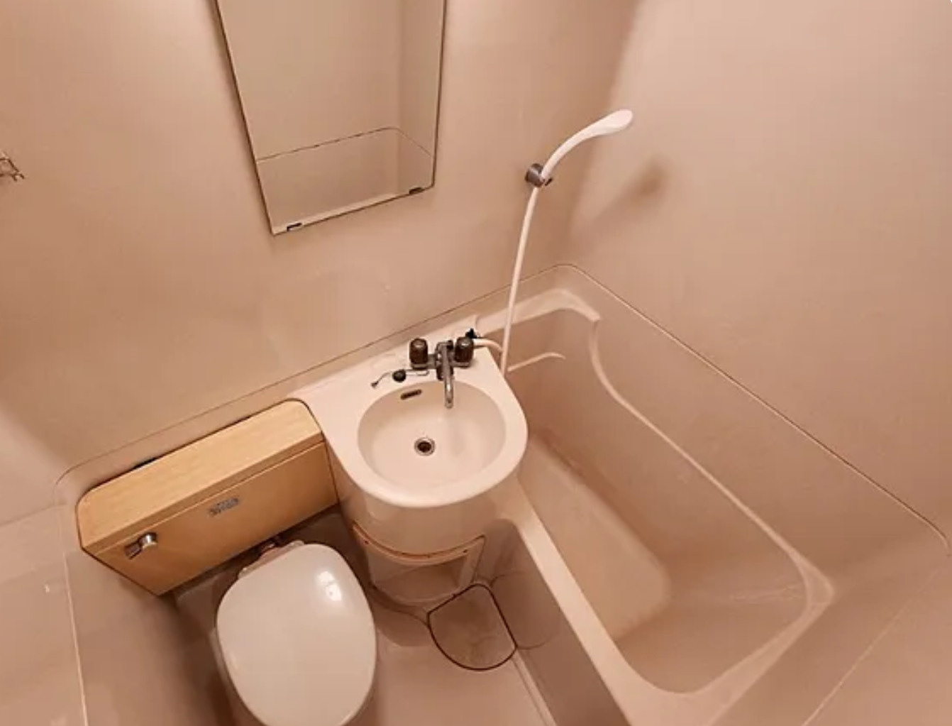 大阪市東淀川区1棟収益マンション　「JR淡路駅」徒歩3分！　「阪急淡路駅」徒歩7分！の浴室