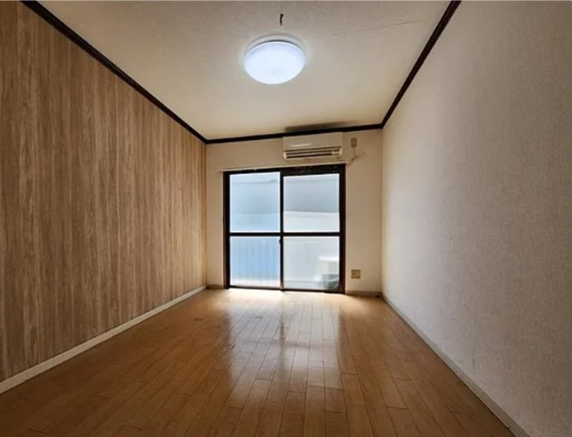 大阪市東淀川区1棟収益マンション　「JR淡路駅」徒歩3分！　「阪急淡路駅」徒歩7分！の洋室