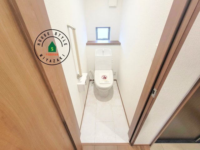 宮崎市永楽町95番　(1号棟)の内観：施工例|温水洗浄便座を完備しております。2ヶ所にトイレがあるのは朝の慌ただしい時間も安心です。