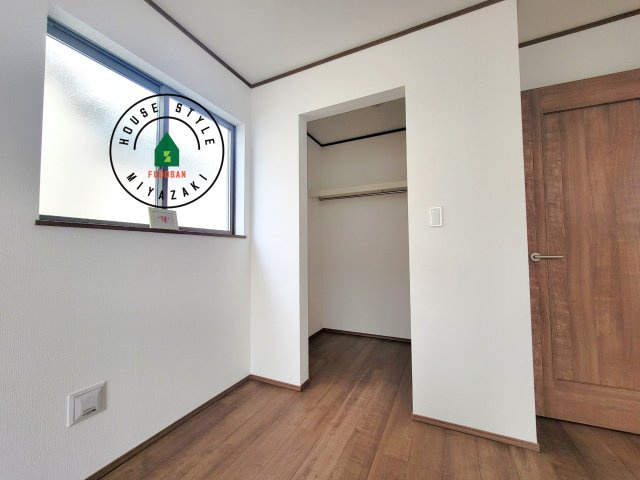 宮崎市永楽町95番　(1号棟)の内観：施工例|洋服や大きな荷物が多い方や人数の多いご家族などは、一般的なクローゼットよりもウォークインクローゼットのほうが使い勝手が良いです。