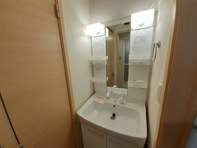 シャン・ド・フルール五社の洗面所|ゆったりとスペースのある洗面所