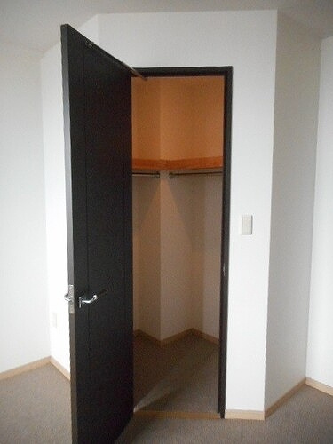 ライオンズタワー神戸旧居留地の収納|ウォークインクロゼット　※前回募集時／２０２３年９月の写真