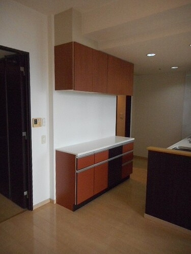 ライオンズタワー神戸旧居留地の設備|食器棚　※前回募集時／２０２３年９月の写真