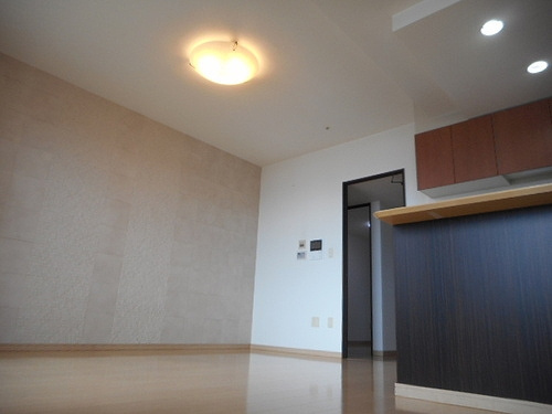 ライオンズタワー神戸旧居留地の居間・リビング|ＬＤＫ（バルコニー側から望む）※前回募集時／２０２３年９月の