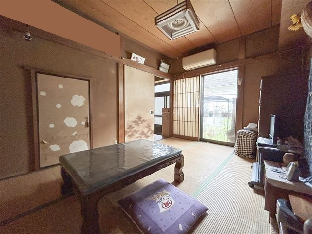 スーパーまで徒歩2分 利便性の良い平坦地の戸建ての和室|1階和室 各室独立しています