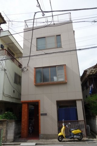 足立区足立４丁目のアパート