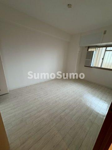 コンフォート西神戸の寝室|広くて明るい寝室