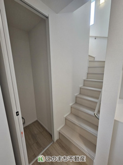 【内装】 | ハートフルタウン宇都宮市今泉町2541番　B号棟 | 手すり付きで小さなお子様にも安心の階段スペースです☆