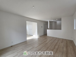 【居間・リビング】 | ハートフルタウン宇都宮市今泉町2541番　B号棟 | 時間のゆとりと空間、暖かな陽光がもたらす光と風を独占してください。新しい暮らしが始まります。