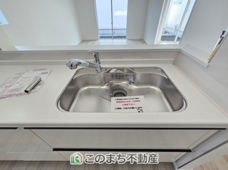 【キッチン】 | ハートフルタウン宇都宮市今泉町2541番　B号棟 | キッチンには浄水器を標準装備。最近は水を飲むという場面以外にも料理で使用したり、野菜を洗う場合もキレイな水で洗いたいという人が増えてきています！赤ちゃんのミルク用としても重宝いただけます。