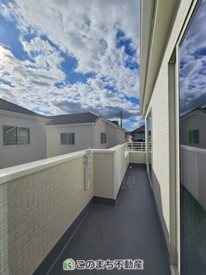 【バルコニー】 | ハートフルタウン宇都宮市今泉町2541番　B号棟 | 南向きの大型バルコニーは陽当り良好で、たっぷりのお洗濯物もよく乾きます！