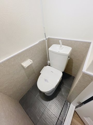 マルビシマンション天満のトイレ|温水洗浄便座付きトイレです