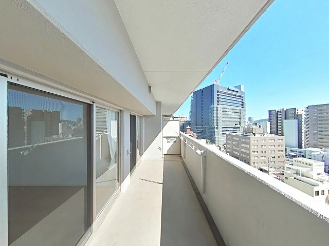 アルファステイツ大学病院通りのバルコニー|天気のいい日は洗濯物もよく乾きそうです♪