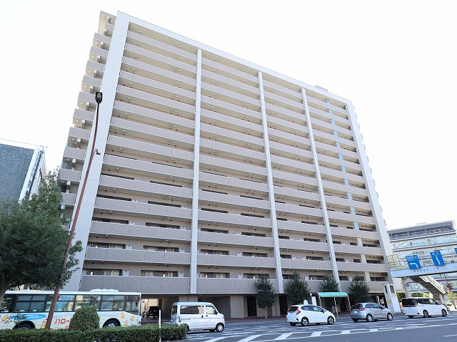 アルファステイツ大学病院通りの間取り|各居室にクローゼットのある、収納力の豊富な間取りです。