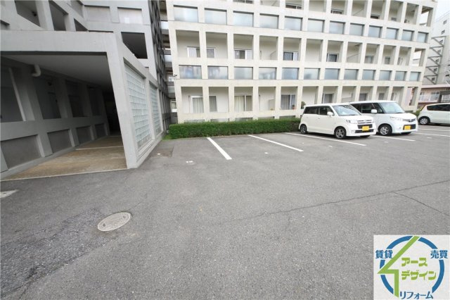 サンコミュニティの駐車場