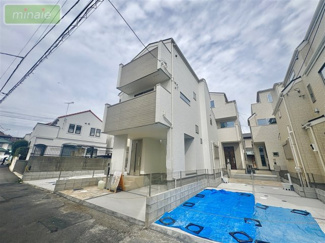 【外観】 | 水廻り集中型　食洗器付き　リビングイン階段　全6棟　3号棟　新井 | 販売現地
カジュアルな外観です♪