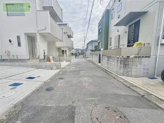 【前面道路含む現地写真】 | WIクローク付き　全6棟　1号棟　新井 | 販売現地　前面道路