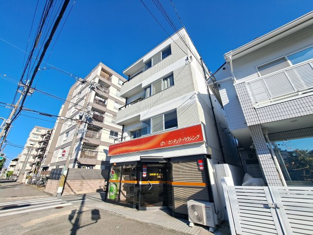 ライフポケット甲子園の外観