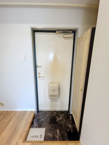 イーストヒルズ所沢の玄関