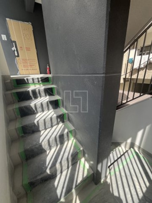 【セキュリティ】 | ArtizA西長堀 | ArtizA西長堀　共用階段