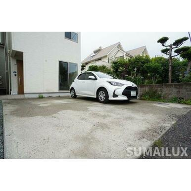 国府４丁目貸家の駐車場