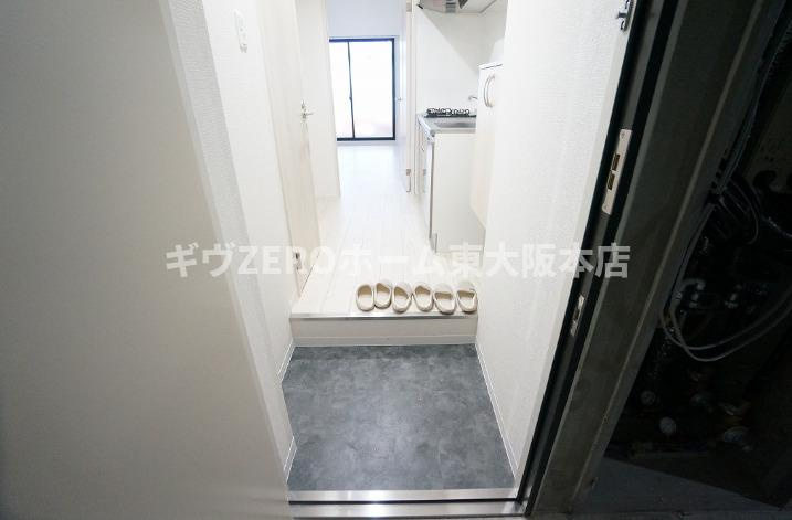 リヴィアス大阪EASTの玄関