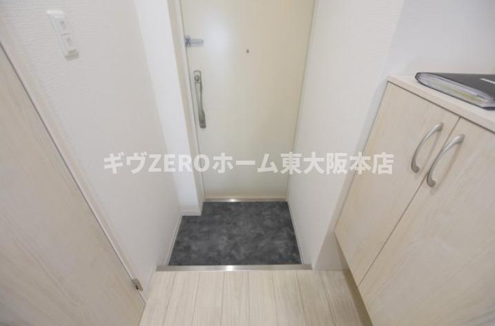 リヴィアス大阪EASTの玄関
