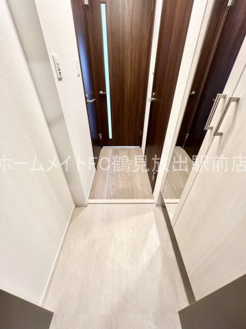 グランカーサ高井田の玄関