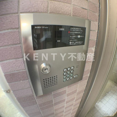 【セキュリティ】 | スカイガーデン蒲田 | 収納もある玄関です