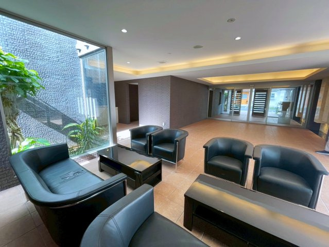 ベアーズコート桑江Ⅲ　4階のロビー