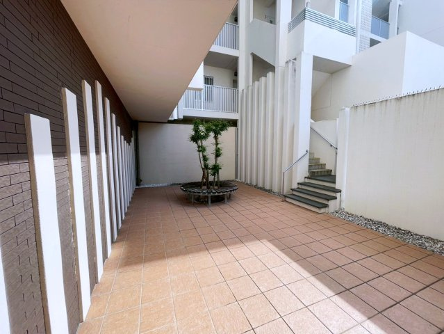 ベアーズコート桑江Ⅲ　4階の中庭