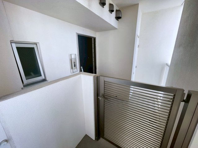 ベアーズコート桑江Ⅲ　4階の玄関