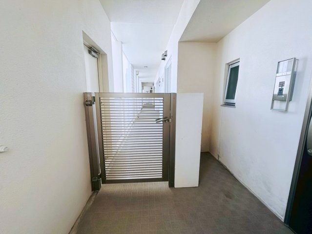 ベアーズコート桑江Ⅲ　4階の玄関