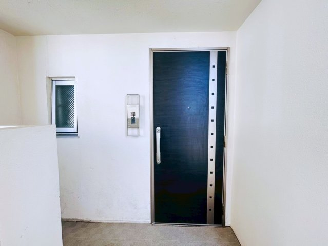 ベアーズコート桑江Ⅲ　4階の玄関