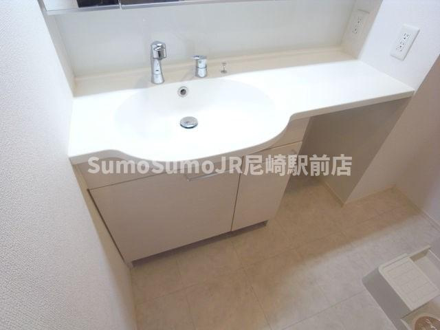 エスペランサ西難波の独立洗面台|独立洗面台、朝の身支度には欠かせません