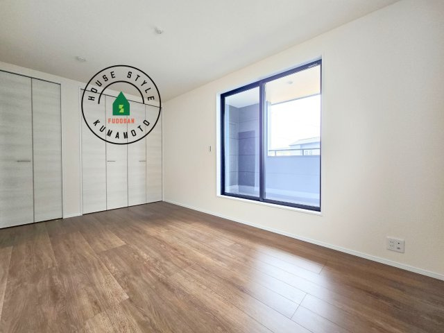 上益城郡益城町広崎第4-2棟(2号棟)の寝室|主寝室には収納力に優れたクローゼットがありますので、お部屋もすっきり片付きます。