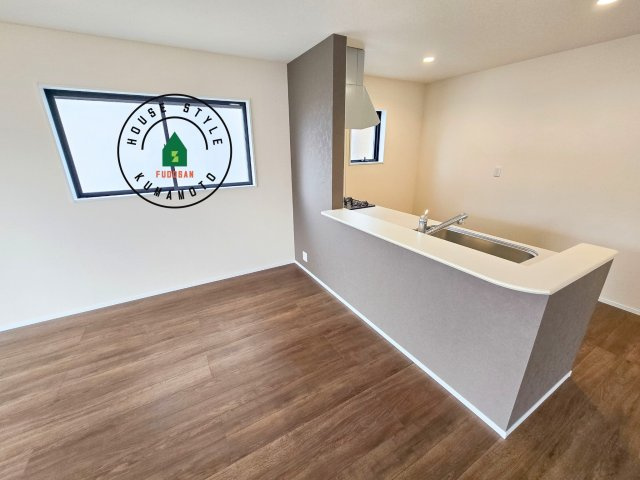 上益城郡益城町広崎第4-2棟(2号棟)のダイニング|キッチンから立ち込める香りが今日の料理を期待させます。