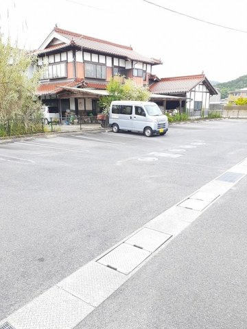 コンフルアンス　ＭⅡの駐車場