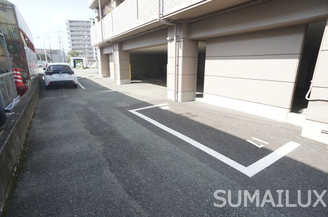 熊本市南区田井島１丁目の賃貸マンションの駐車場