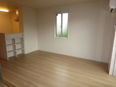 【居間・リビング】 | エスト出町 | 【エスト出町】202 リビング