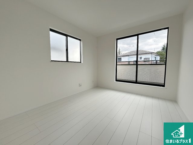 14(土)15(日)現地説明会　堺市南区高倉台　全3邸の洋室|シンプルな洋室は、自分好みのインテリアが楽しめます♪ご家族とインテリアや家具を選びに行くのは新築購入時の醍醐味の一つです。ぜひお楽しみください♪