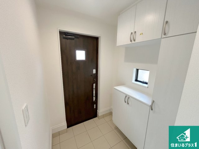 14(土)15(日)現地説明会　堺市南区高倉台　全3邸の玄関|シューズボックスにはたくさんの靴が収納できるので玄関周りはいつもスッキリ！ご家族が増えても安心！