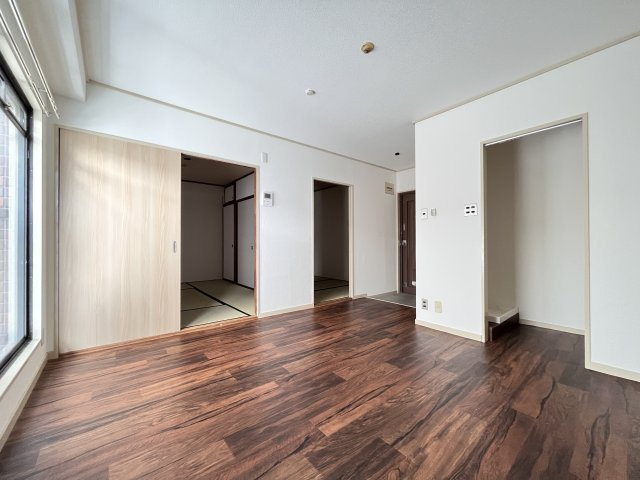 ロイヤルハイツ富士の洋室