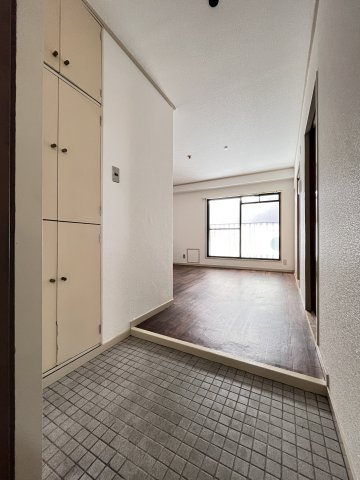 ロイヤルハイツ富士の玄関