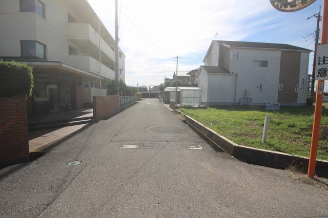壬生町幸町1丁目の前面道路含む現地写真|南東側道路（2025年10月撮影）